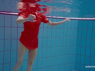 Avenna films her beguiling nude naked stupendous body underwater