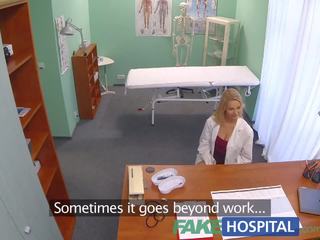 Fakehospital nieuw verpleegster neemt dubbele klaarkomen van wellustig md