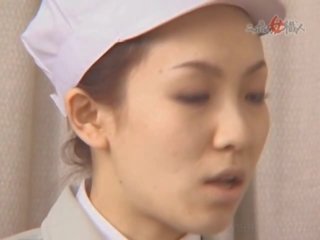 Juteklīgs japānieši medmāsas sniedzot bjs līdz uzbudinātas pacienti