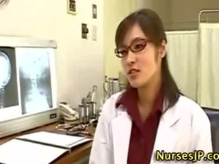 Азиатки жена д-р. ръчна работа
