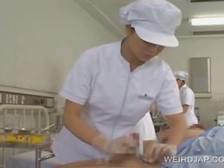 Bande knall mit asiatisch mädchen angabe hand job
